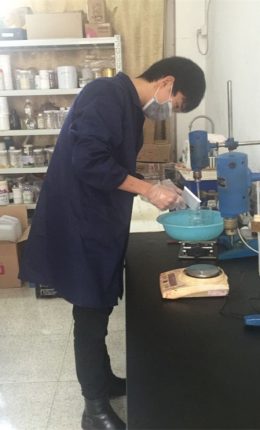 Точно зважте компонент діазо